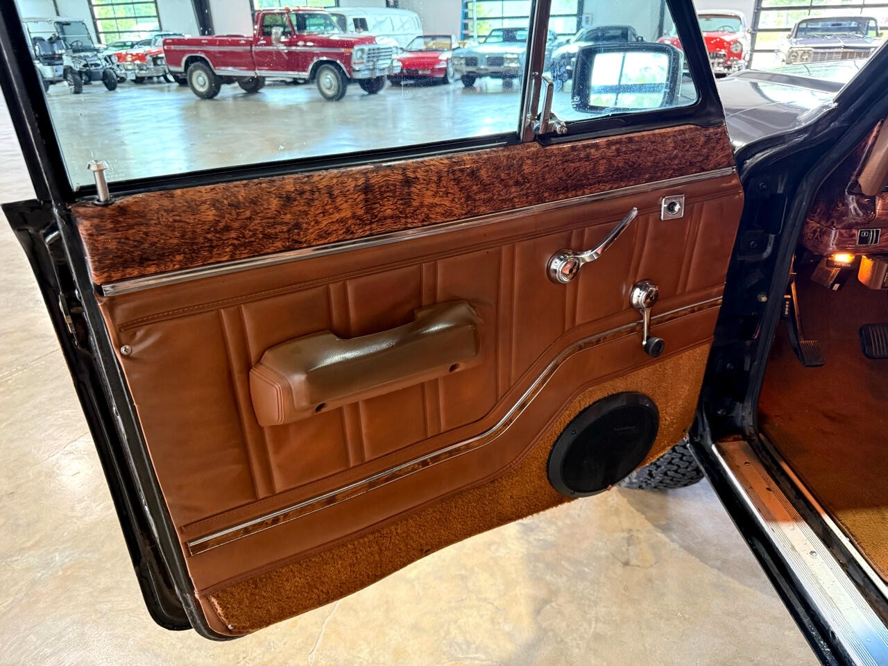 Jeep-Wagoneer-1983-SUV-31