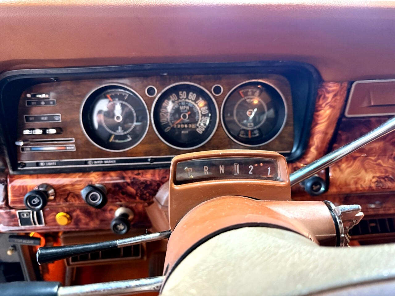Jeep-Wagoneer-1983-SUV-32