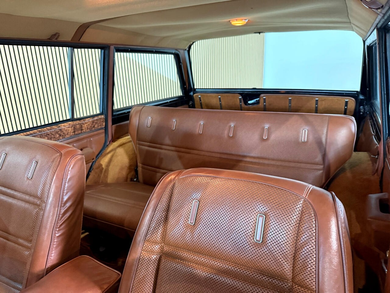 Jeep-Wagoneer-1983-SUV-33