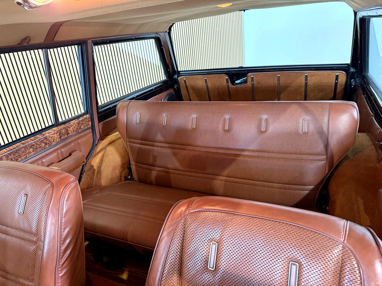 Jeep-Wagoneer-1983-SUV-34