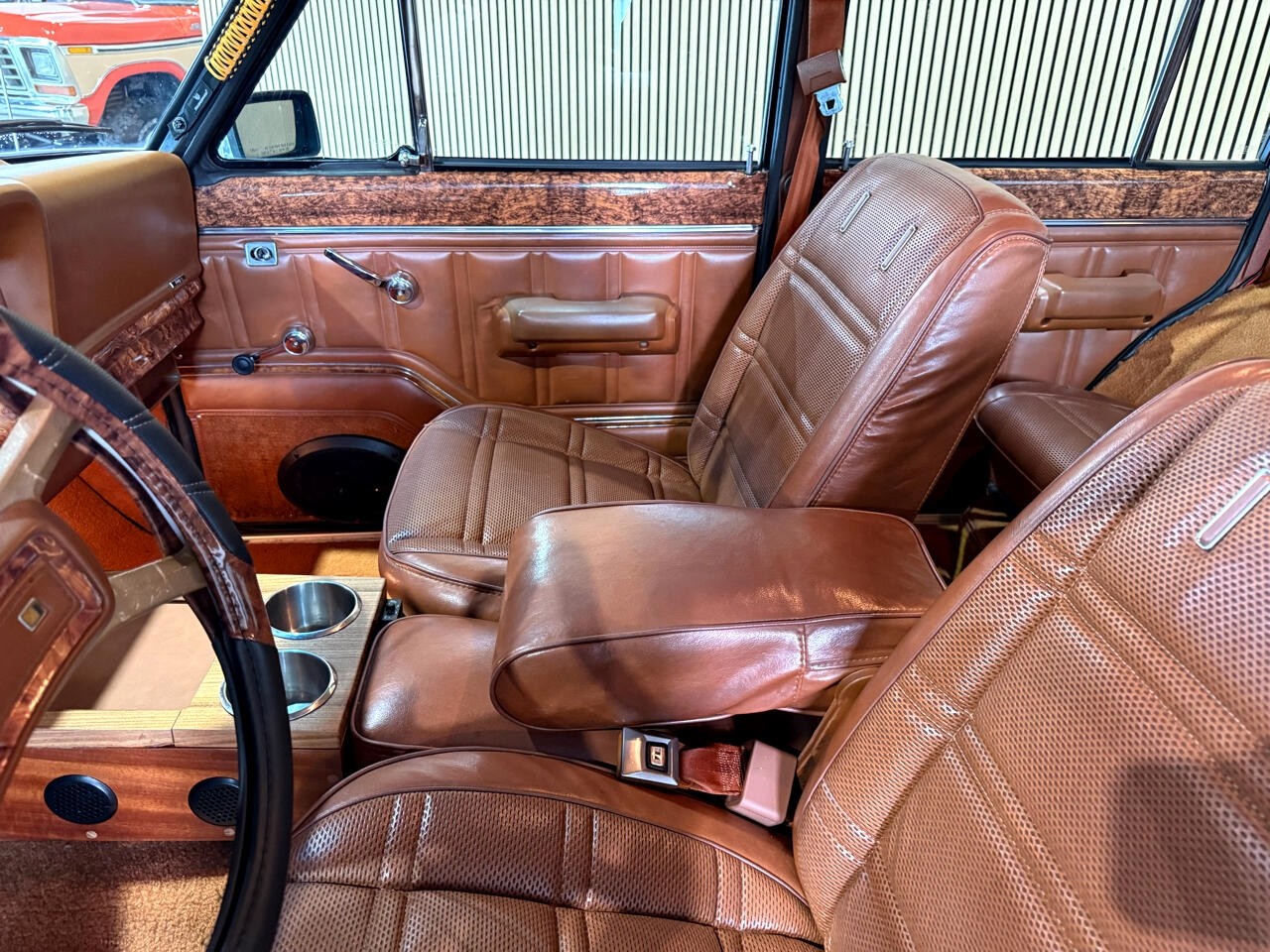 Jeep-Wagoneer-1983-SUV-36