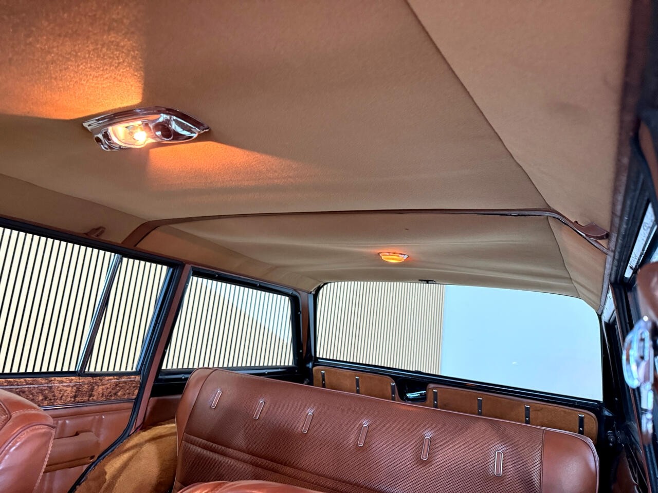 Jeep-Wagoneer-1983-SUV-38
