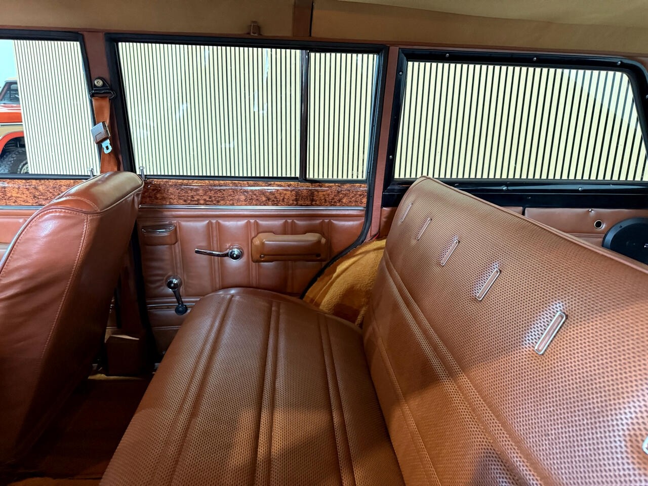 Jeep-Wagoneer-1983-SUV-39