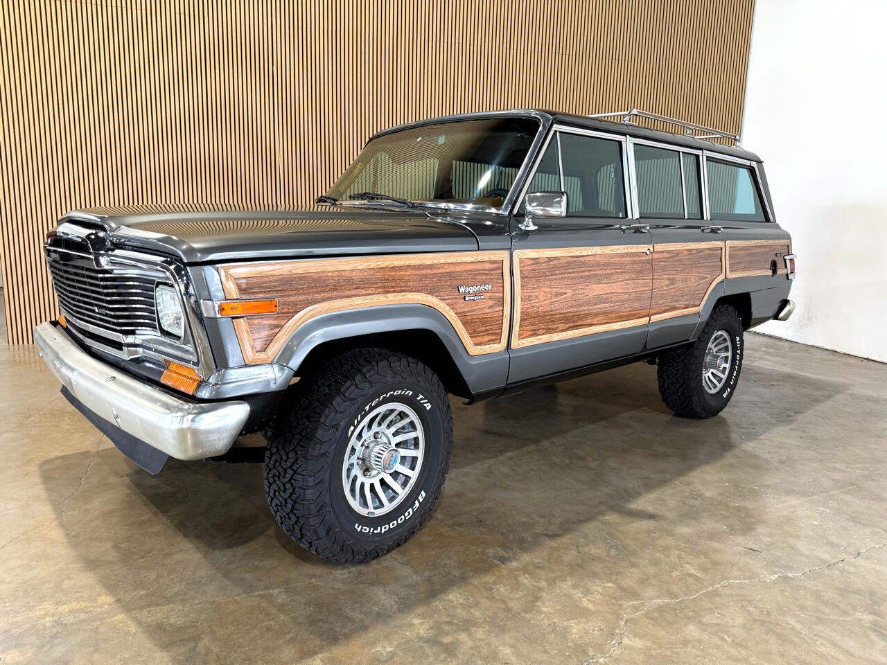 Jeep-Wagoneer-1983-SUV-4
