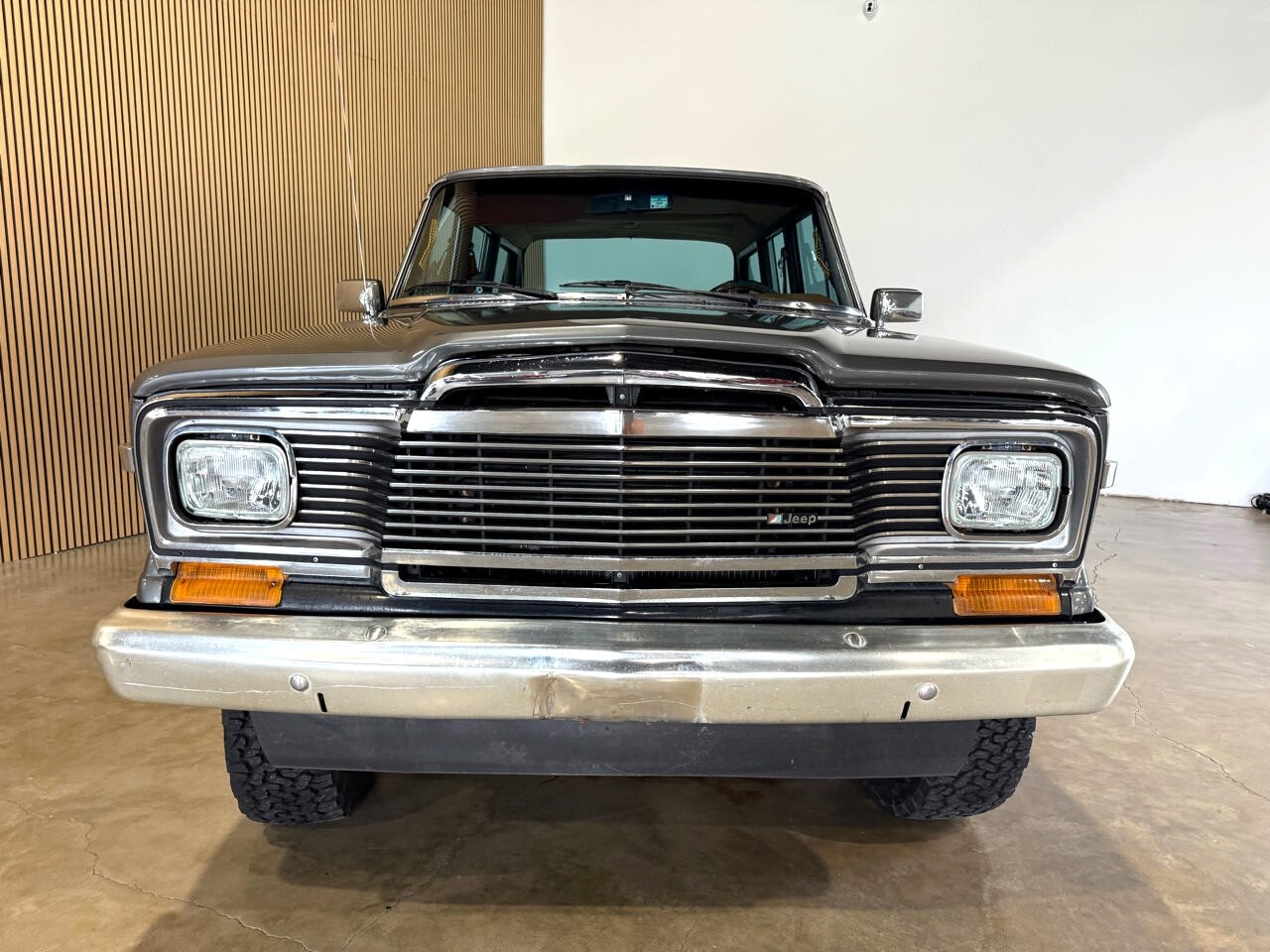 Jeep-Wagoneer-1983-SUV-6