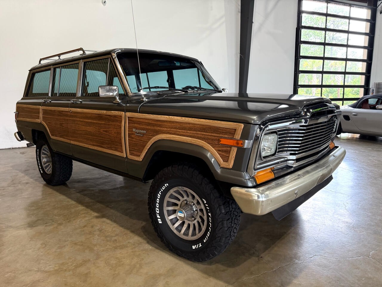 Jeep-Wagoneer-1983-SUV-8