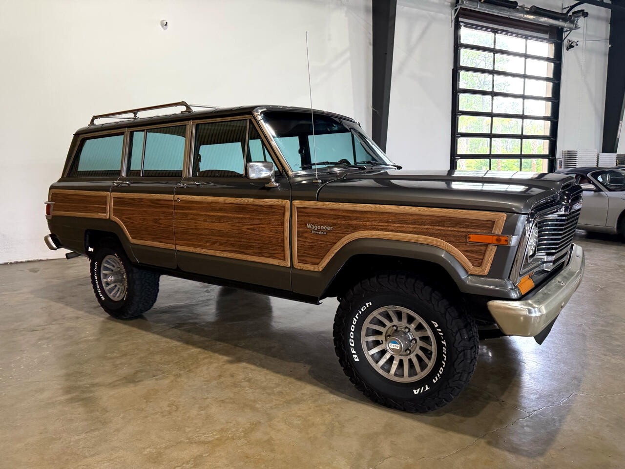 Jeep-Wagoneer-1983-SUV-9