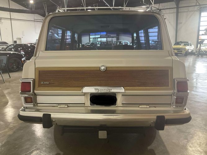 Jeep-Wagoneer-1983-White-Beige-Leather-1