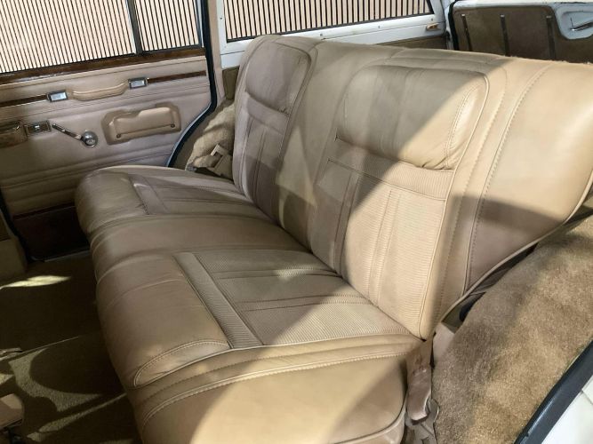 Jeep-Wagoneer-1983-White-Beige-Leather-10