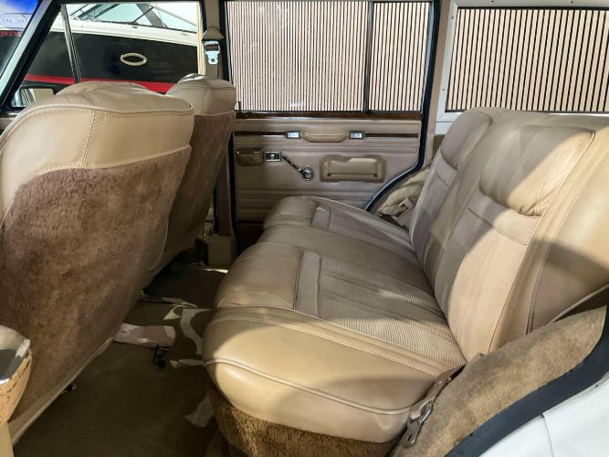 Jeep-Wagoneer-1983-White-Beige-Leather-11