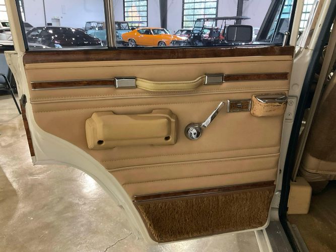 Jeep-Wagoneer-1983-White-Beige-Leather-12