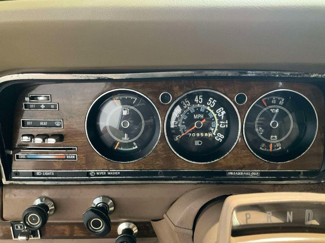Jeep-Wagoneer-1983-White-Beige-Leather-13