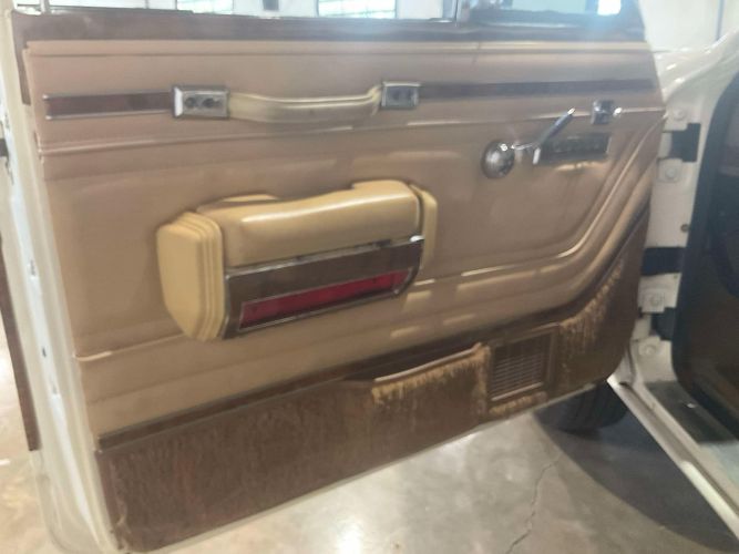 Jeep-Wagoneer-1983-White-Beige-Leather-16