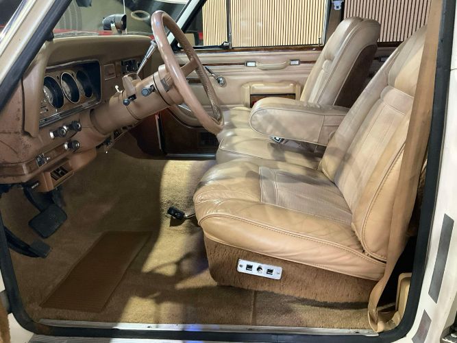 Jeep-Wagoneer-1983-White-Beige-Leather-18