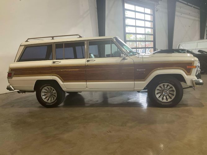 Jeep-Wagoneer-1983-White-Beige-Leather-21