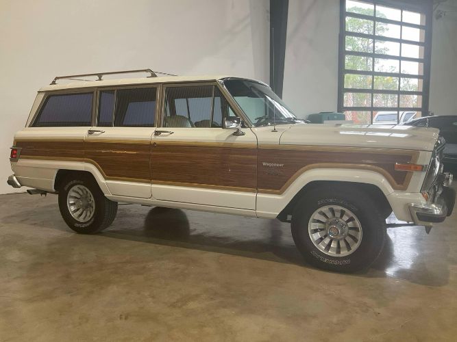 Jeep-Wagoneer-1983-White-Beige-Leather-23