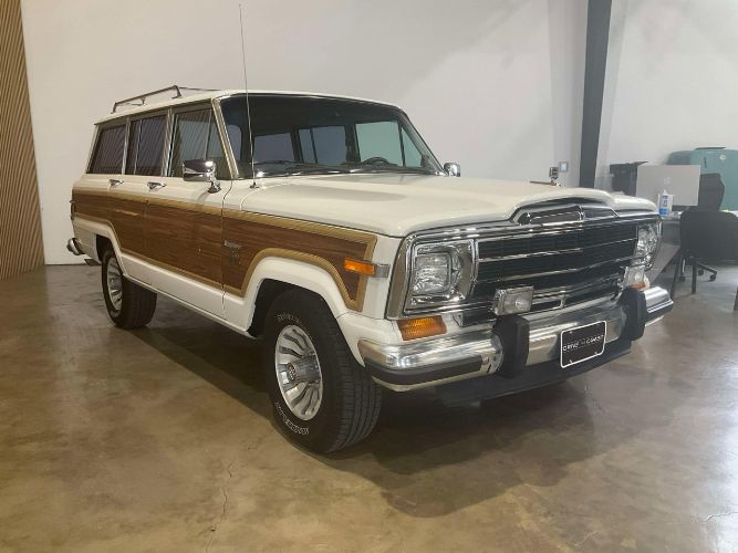 Jeep-Wagoneer-1983-White-Beige-Leather-24