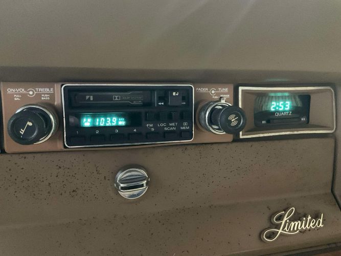 Jeep-Wagoneer-1983-White-Beige-Leather-9