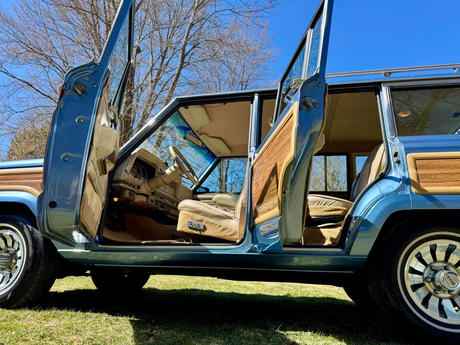 Jeep-Wagoneer-1984-SUV-13
