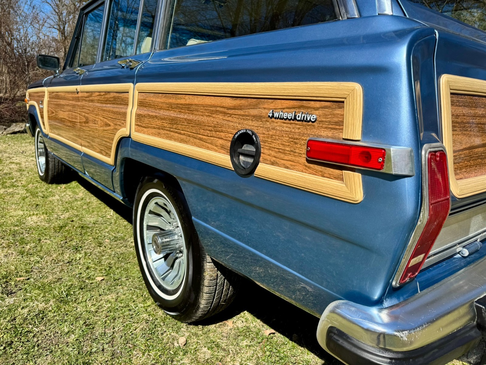 Jeep-Wagoneer-1984-SUV-16