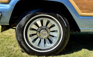 Jeep-Wagoneer-1984-SUV-21