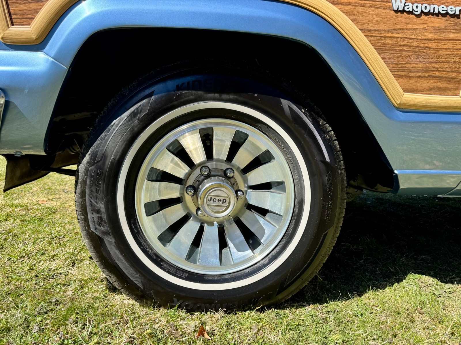 Jeep-Wagoneer-1984-SUV-21