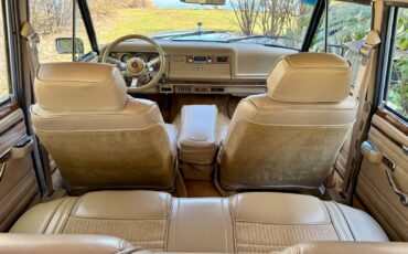 Jeep-Wagoneer-1984-SUV-22