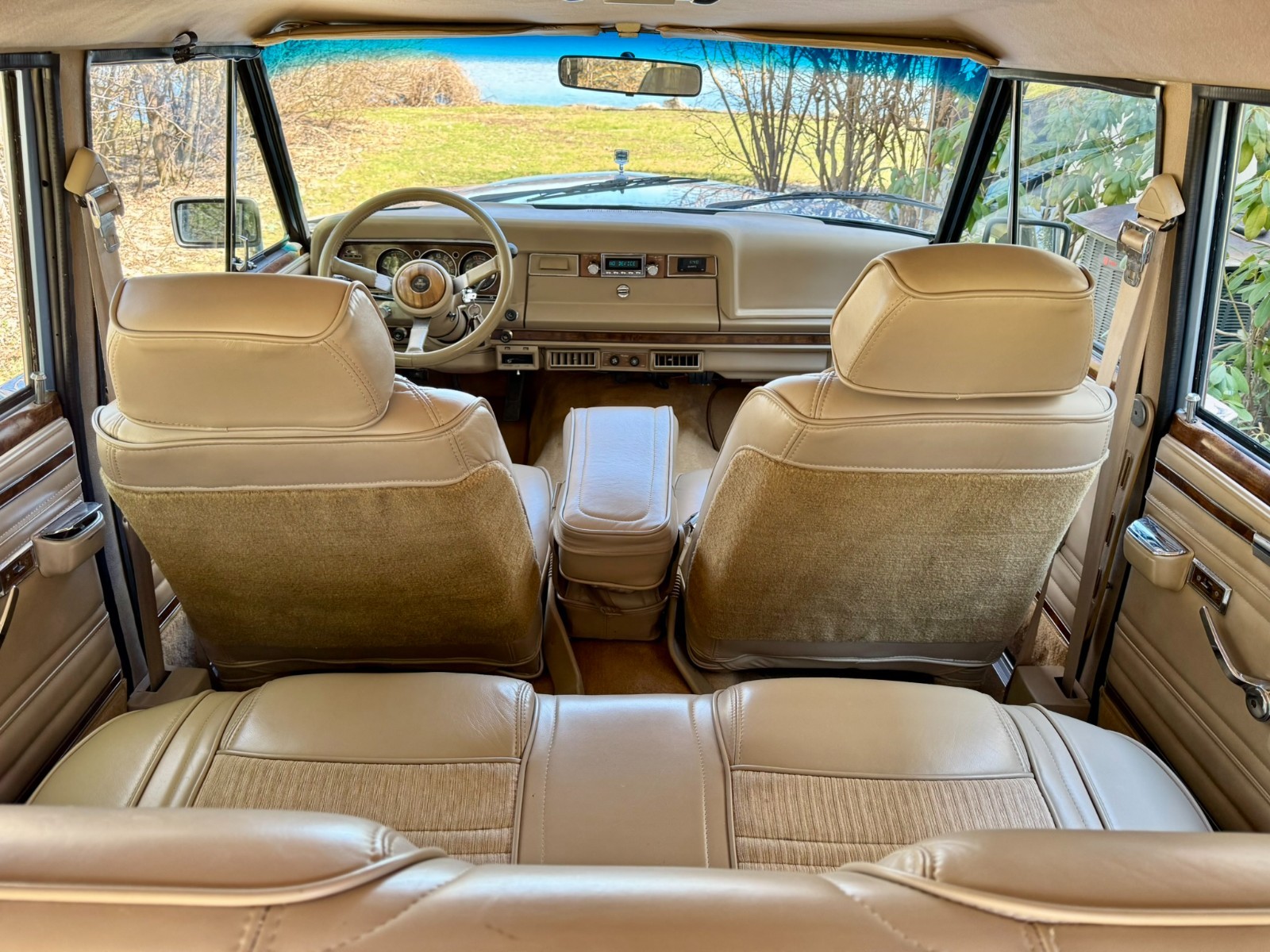 Jeep-Wagoneer-1984-SUV-22