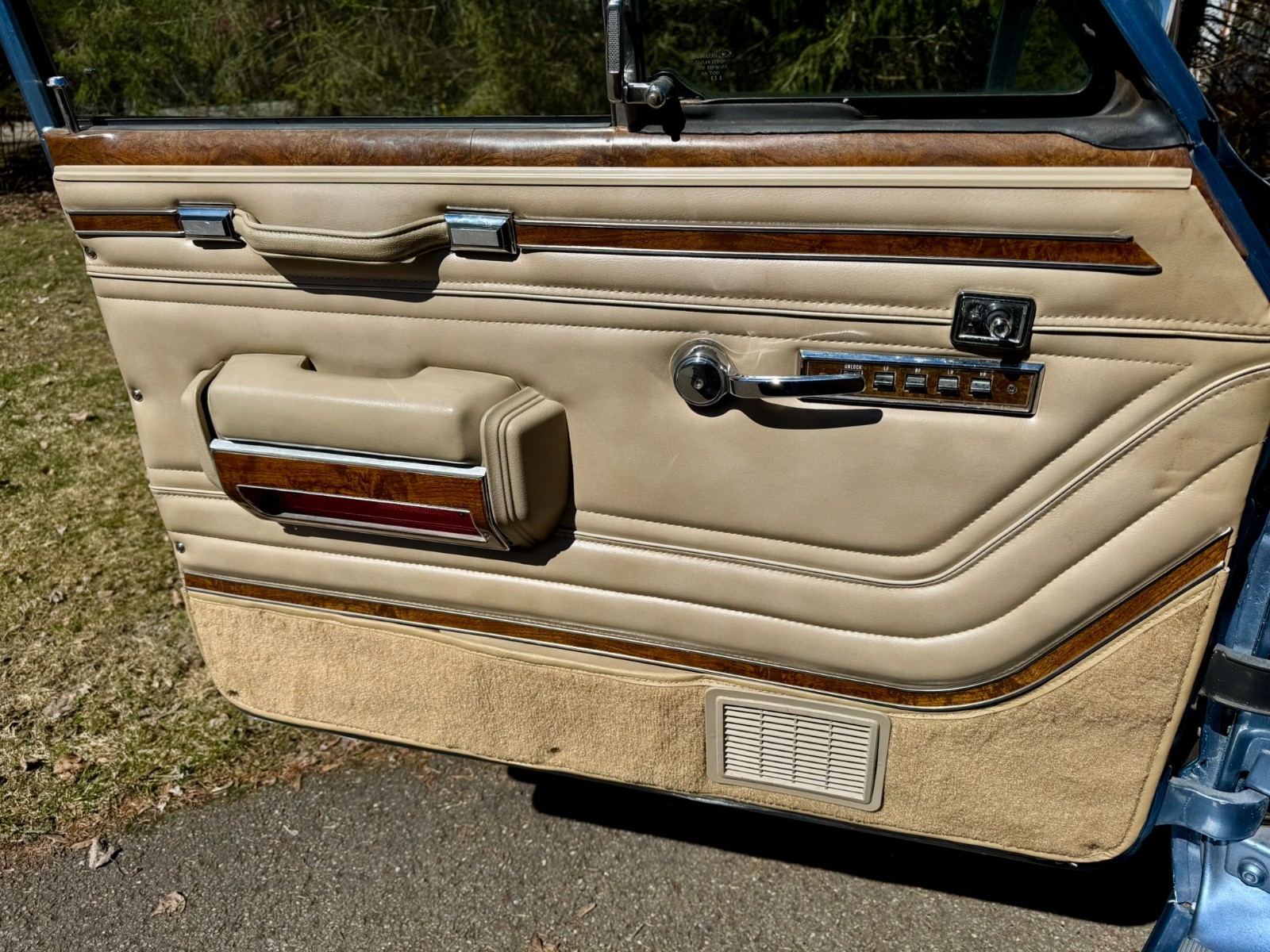 Jeep-Wagoneer-1984-SUV-23