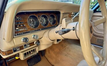 Jeep-Wagoneer-1984-SUV-24