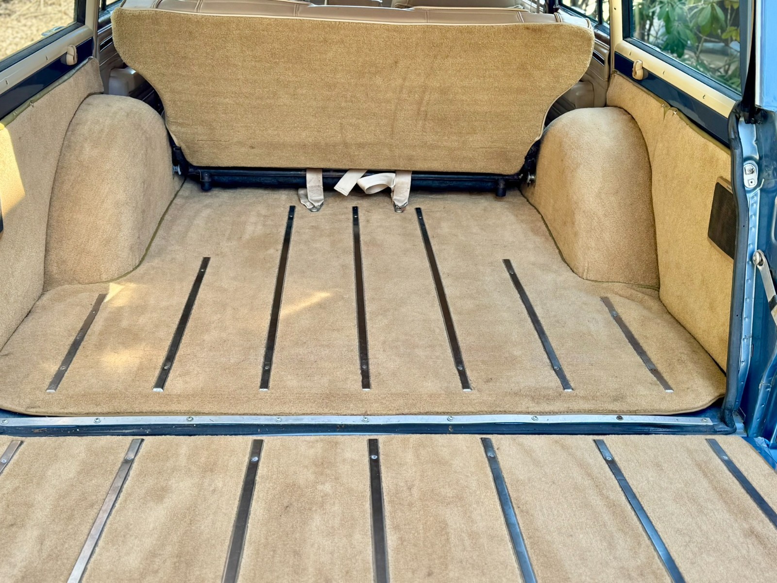 Jeep-Wagoneer-1984-SUV-32