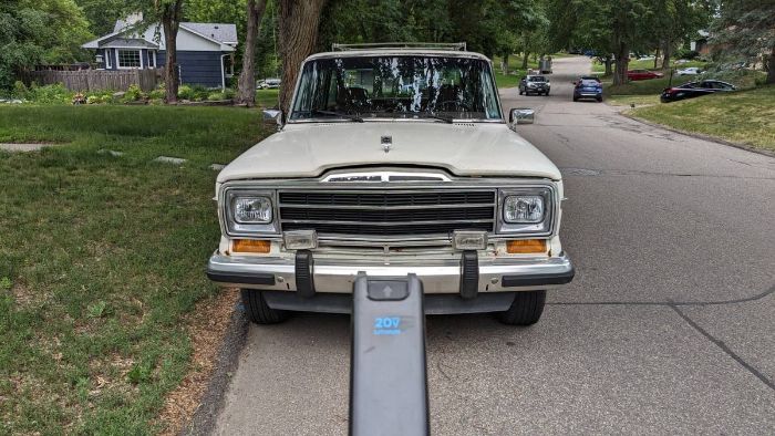 Jeep-Wagoneer-1986-4
