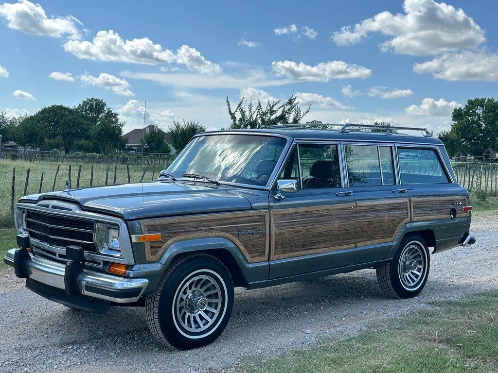 Jeep-Wagoneer-1989-SUV-1