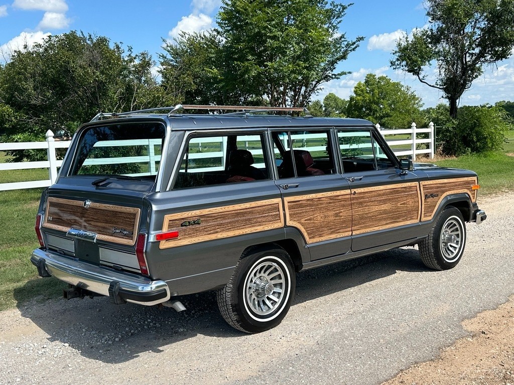 Jeep-Wagoneer-1989-SUV-10