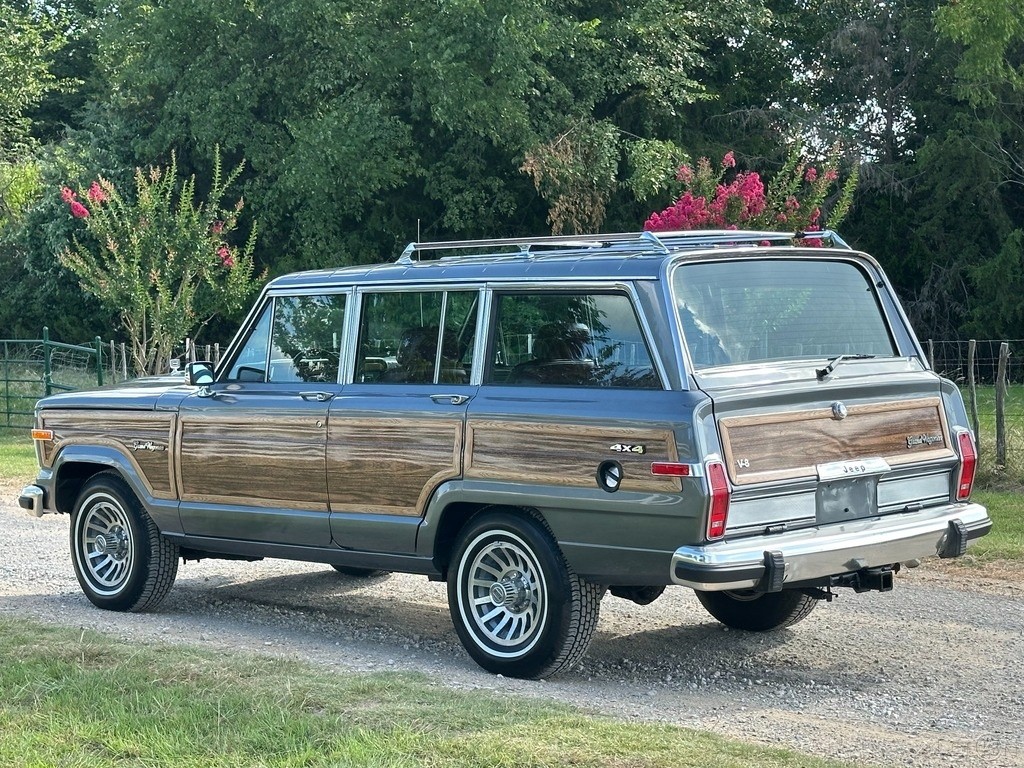 Jeep-Wagoneer-1989-SUV-11