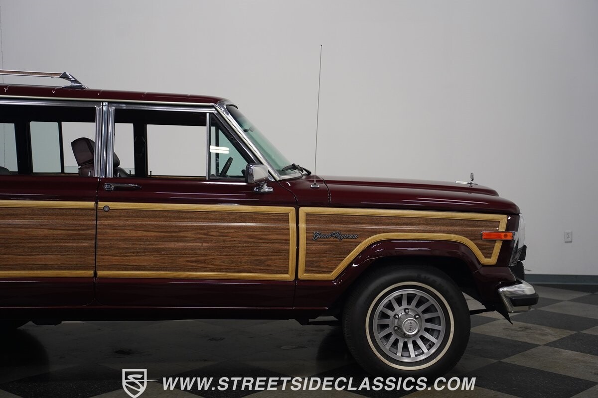 Jeep-Wagoneer-1989-SUV-35