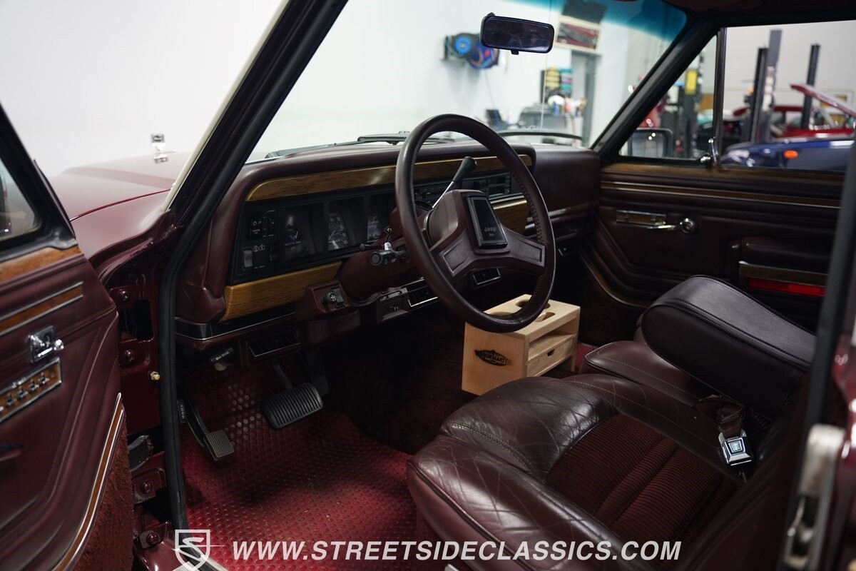 Jeep-Wagoneer-1989-SUV-4