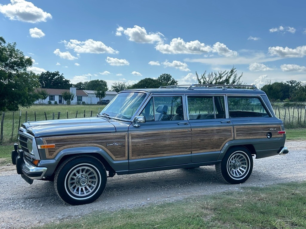 Jeep-Wagoneer-1989-SUV-5