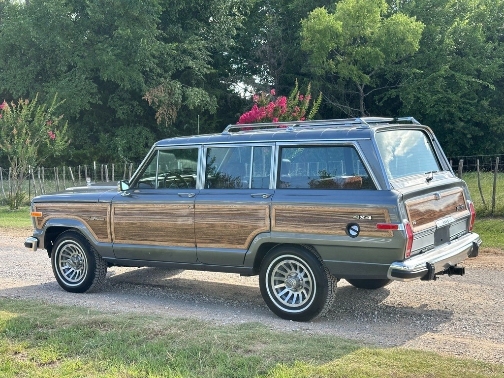 Jeep-Wagoneer-1989-SUV-9