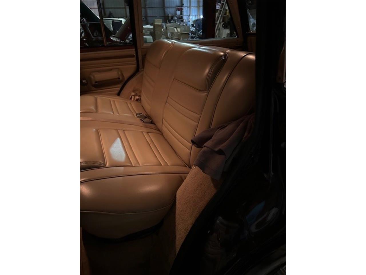 Jeep-Wagoneer-1990-Burgundy-Buckskin-6