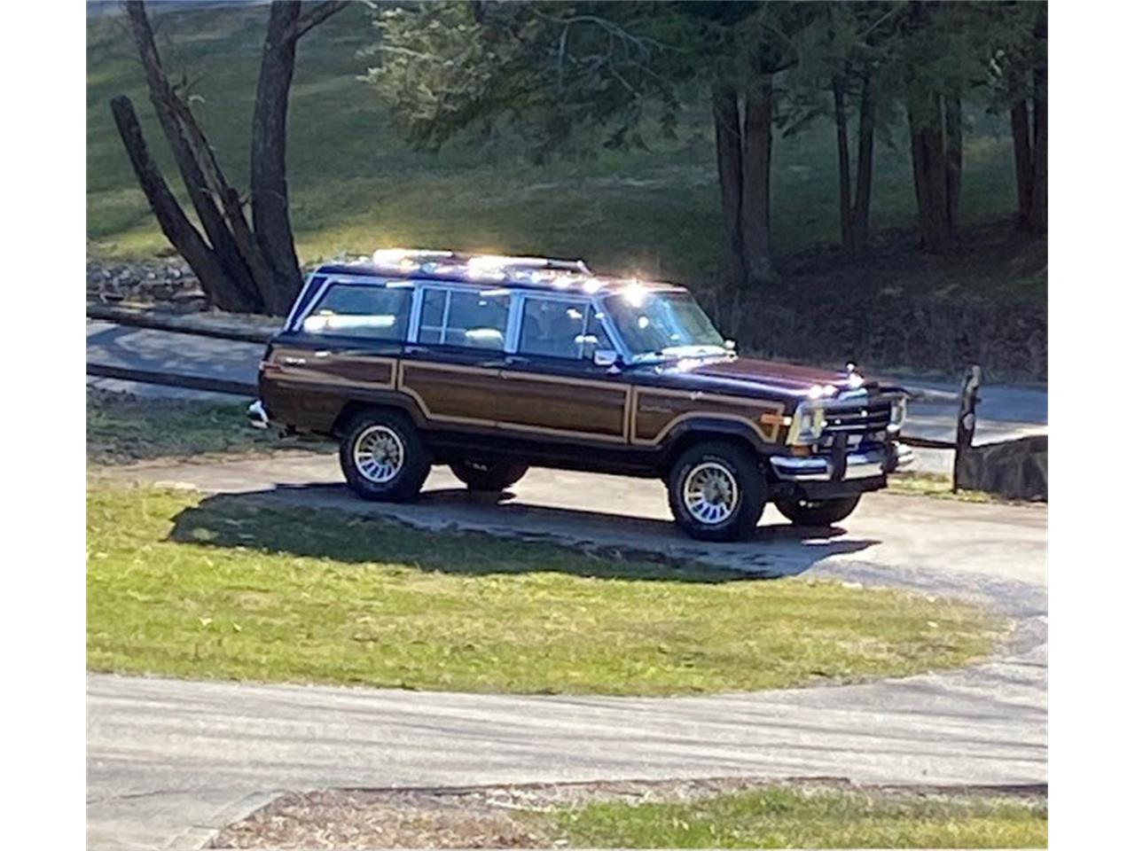Jeep-Wagoneer-1990-Burgundy-Buckskin-9