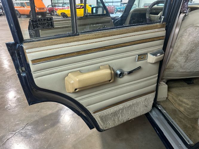 Jeep-Wagoneer-1991-Blue-Tan-Vinyl-17