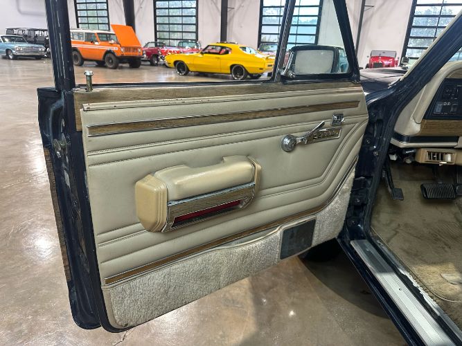 Jeep-Wagoneer-1991-Blue-Tan-Vinyl-23