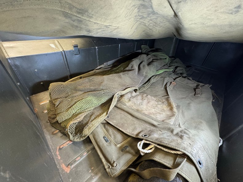Jeep-Willys-1952-Olive-Drab-Olive-11
