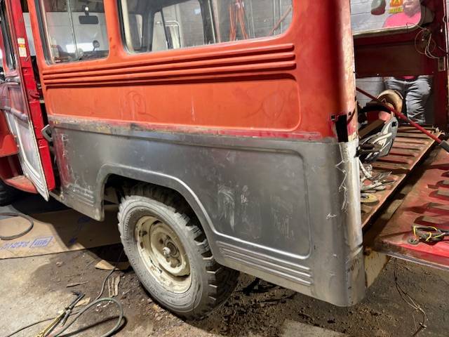 Jeep-Willys-1961-red-23