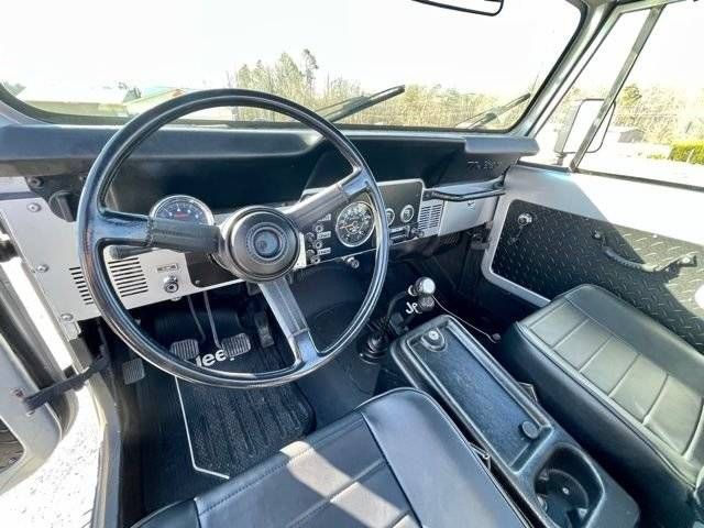 Jeep-Wrangler-1985-Silver-1