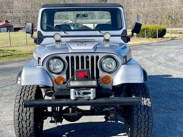 Jeep-Wrangler-1985-Silver-4