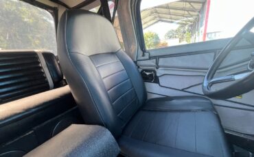 Jeep-Wrangler-1986-SUV-10