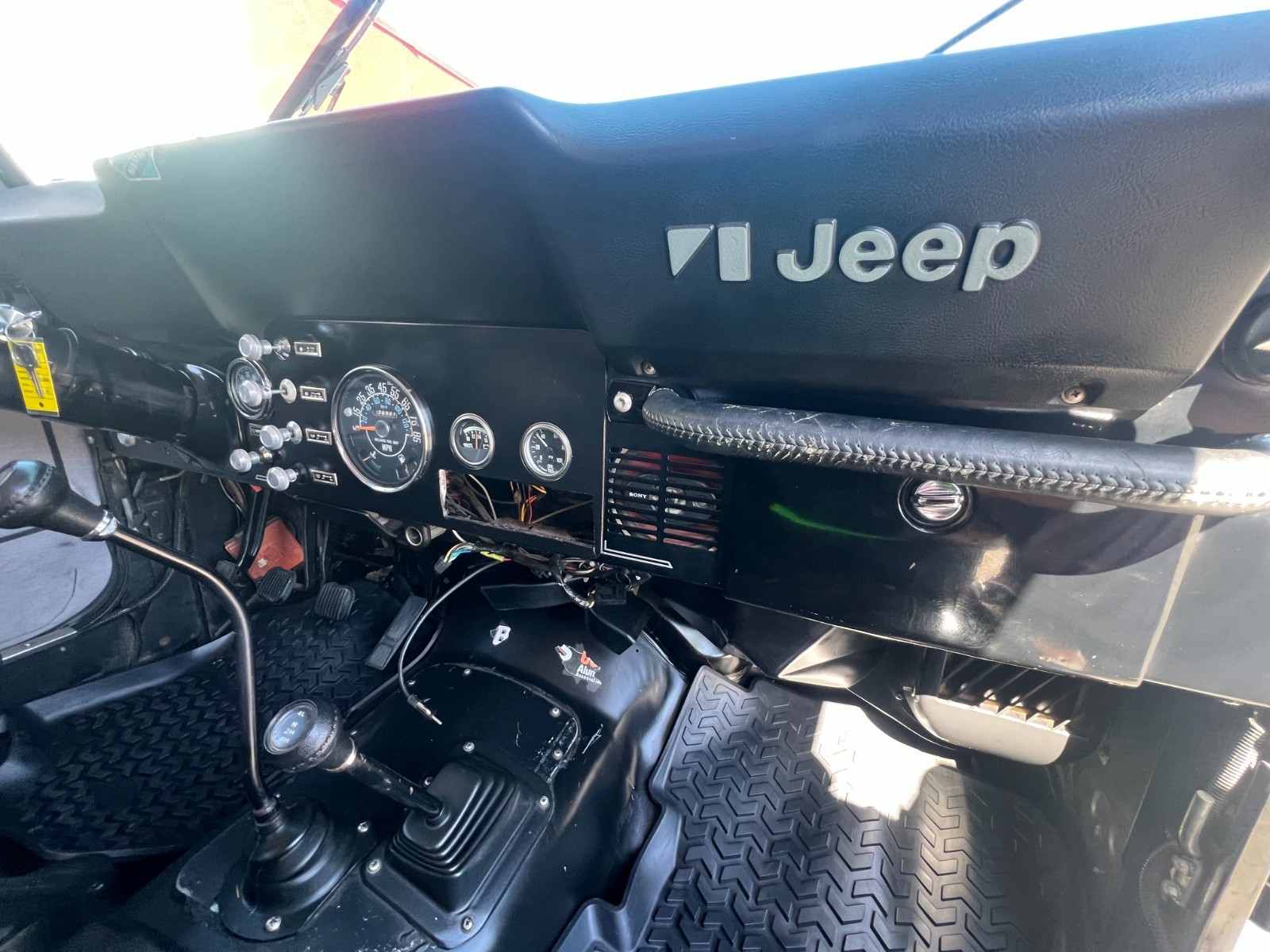 Jeep-Wrangler-1986-SUV-9