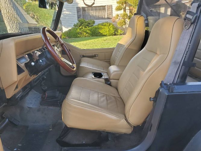 Jeep-Wrangler-1987-4
